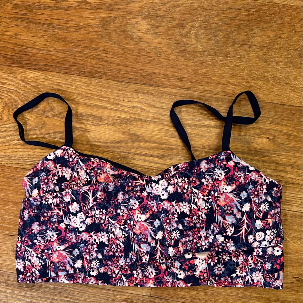 LAST CHANCE | Aerie floral wrap-style sports bra size M NWOT